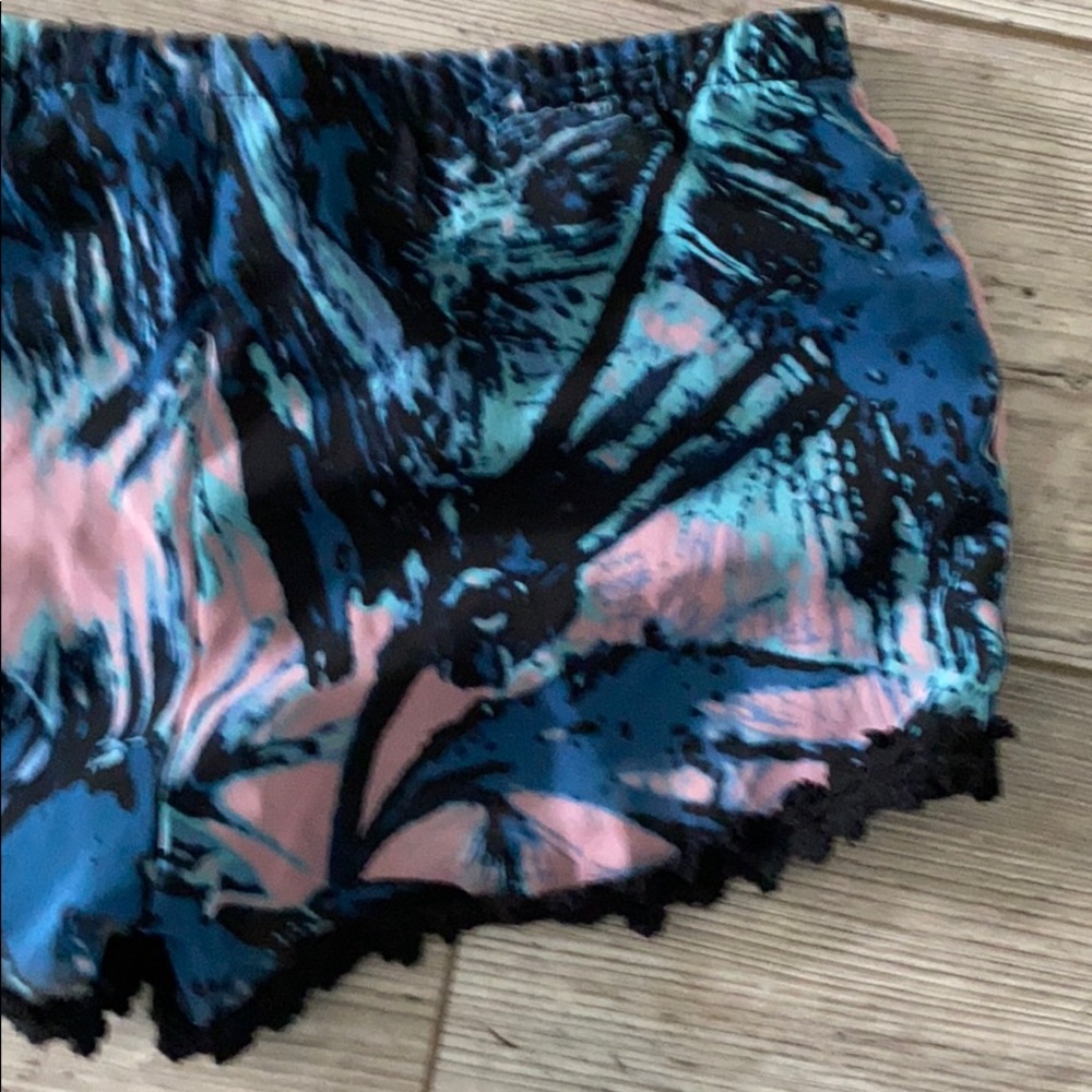 Shorts - Picture 3 of 4